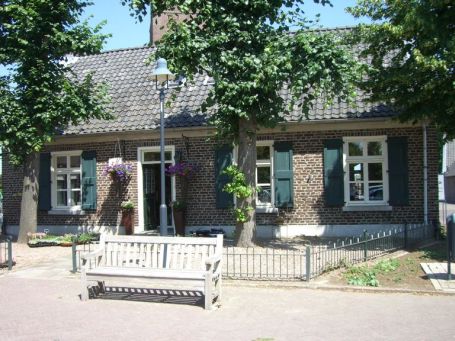 Lottum NL : Rosendorf, am Marktplatz